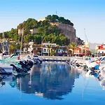 Adosado En Denia Con Gran Jardin